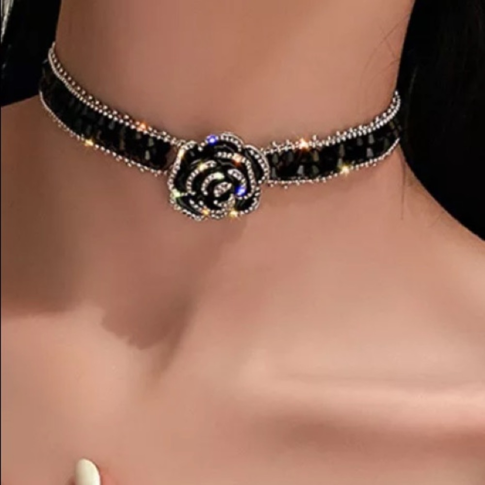 🌟 Gorgeous Black Rhinestone Two Tone Chain Necklace Camellia Choker - Picture 5 of 5